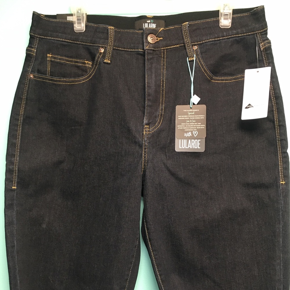 LuLaRoe Bermuda shorts size 34 or 16/17 NWT!